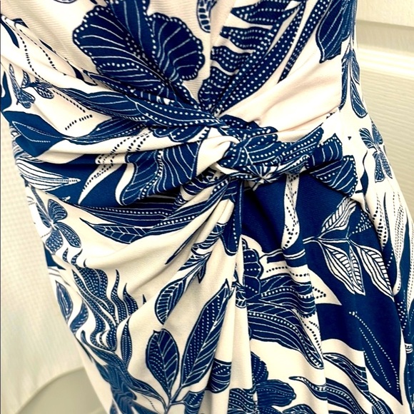 Chaps Floral Navy and White Fitted Dress Gathered Twist at Hip Boat Neck Size M - Picture 4 of 9